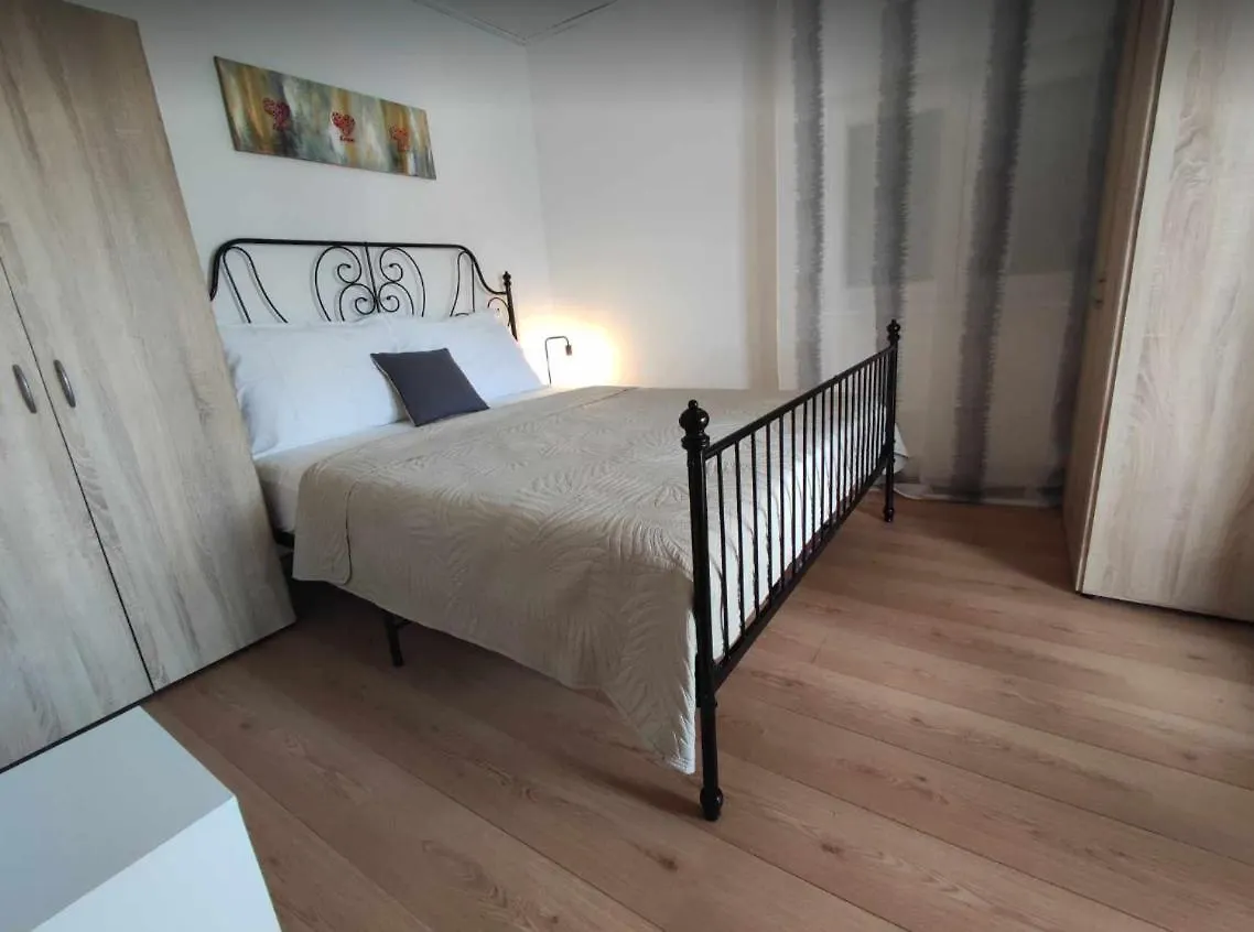 Apartmani Matan Vir 0*,